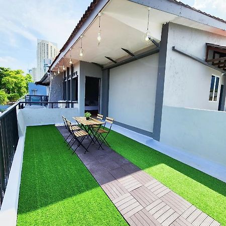 Gurney Coast Guest House By Sky Hive George Town Bagian luar foto