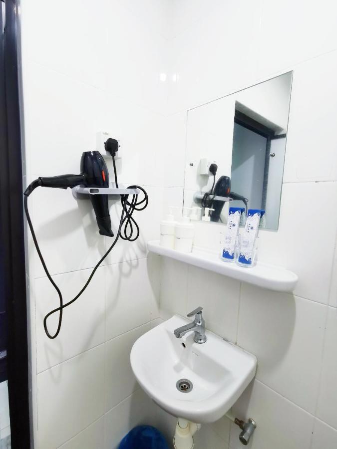 Gurney Coast Guest House By Sky Hive George Town Bagian luar foto