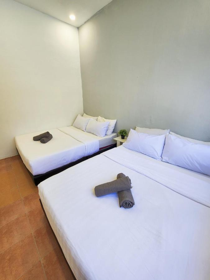 Gurney Coast Guest House By Sky Hive George Town Bagian luar foto