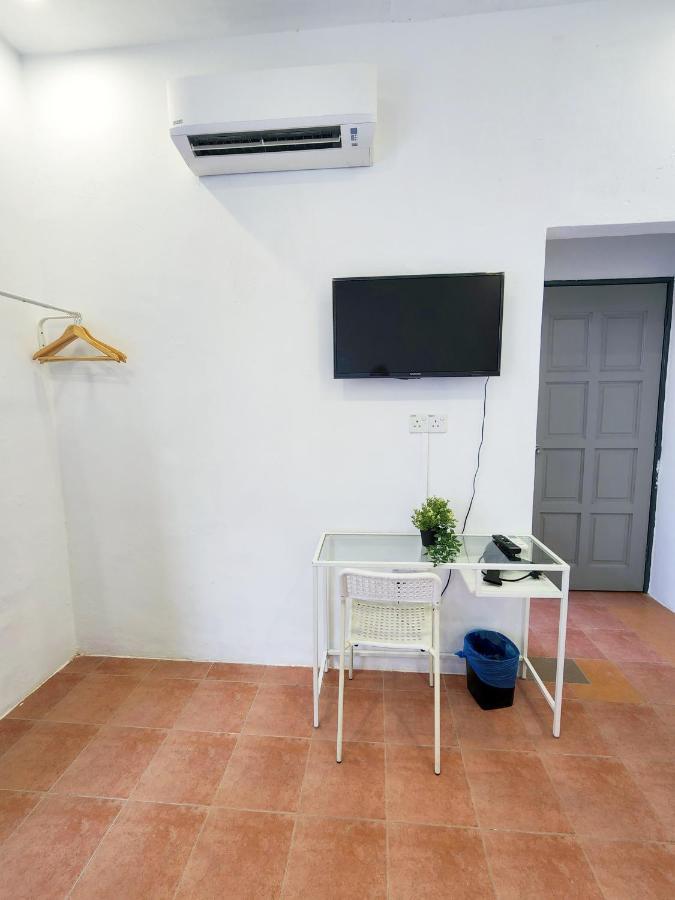 Gurney Coast Guest House By Sky Hive George Town Bagian luar foto