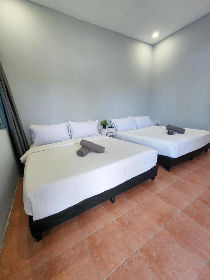 Gurney Coast Guest House By Sky Hive George Town Bagian luar foto
