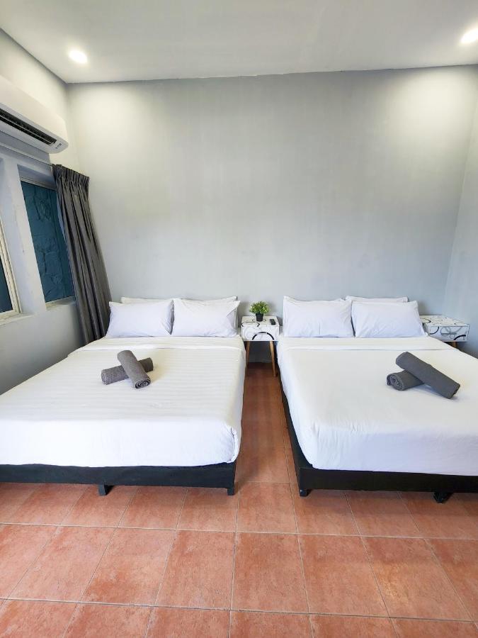 Gurney Coast Guest House By Sky Hive George Town Bagian luar foto
