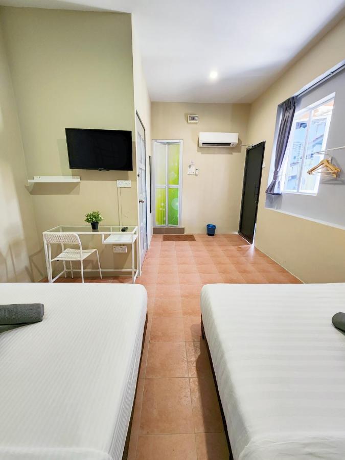 Gurney Coast Guest House By Sky Hive George Town Bagian luar foto
