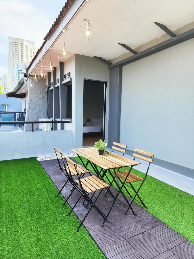 Gurney Coast Guest House By Sky Hive George Town Bagian luar foto